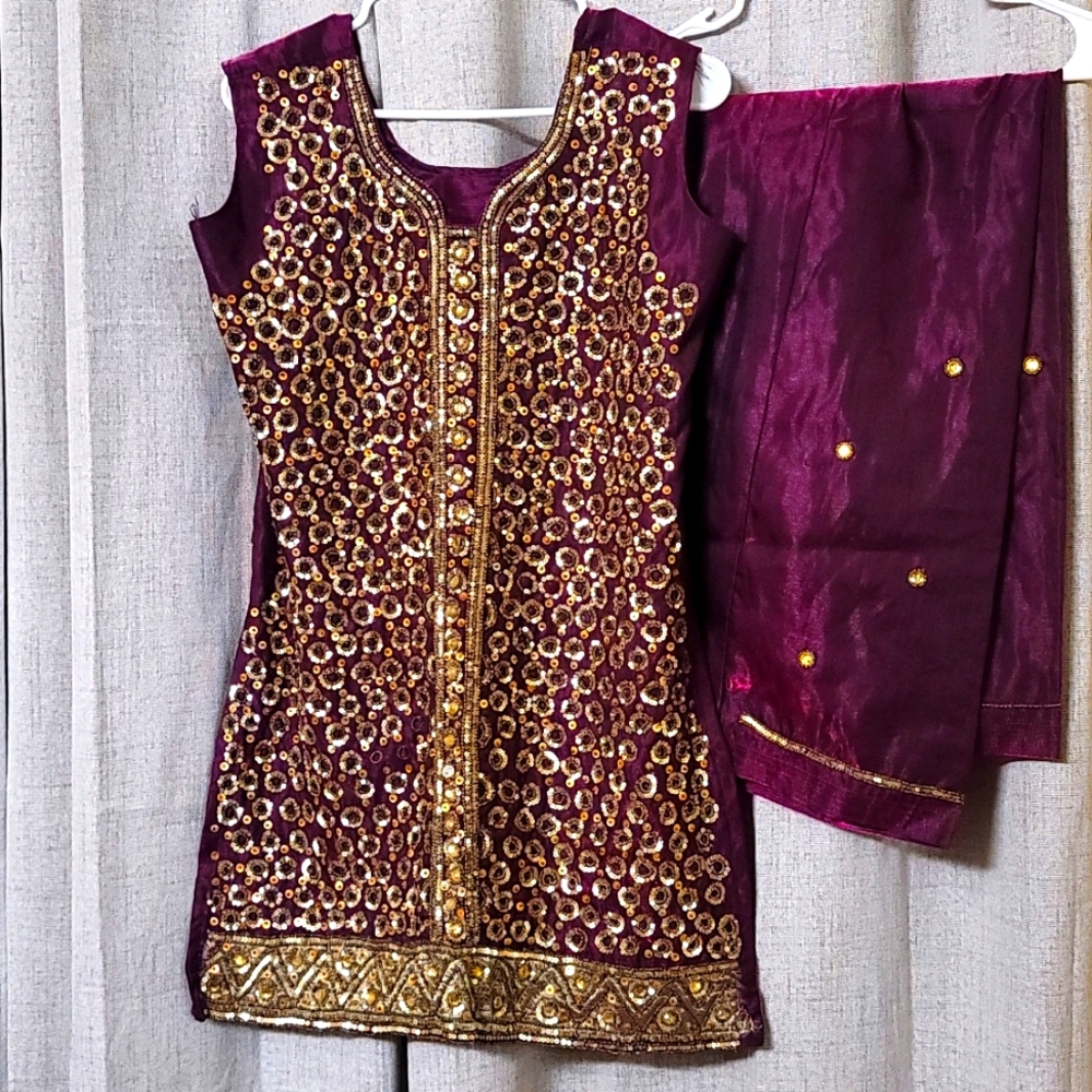 Embellished Plum Sleeveless shalwar suit with Gold Sequin Detail